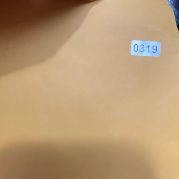 Lot of 2 vintage acrylic maple leaf brooches - Picture 7 of 7